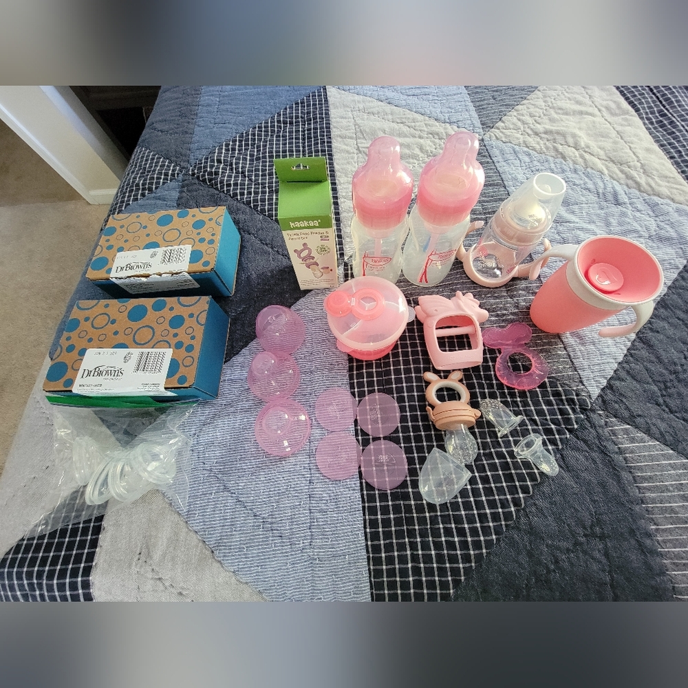 Lot of 12 baby girl feeding items! Munchkin, NUK, Hakka, and more!!